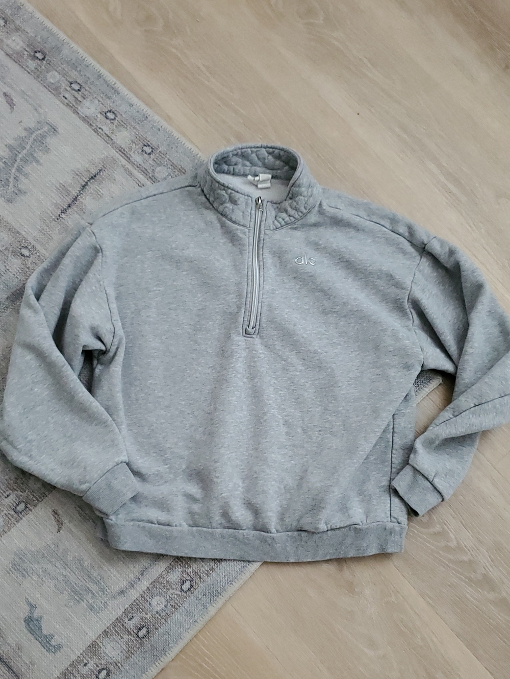 Alo Yoga Gray 1/4 Zip Accolade Pullover Sweatshirt SzS.